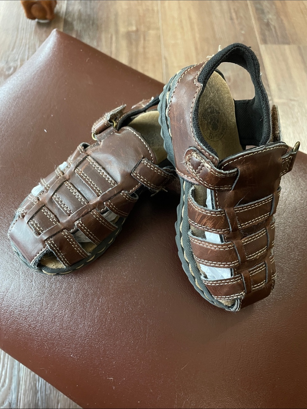 BUSTER BROWN Closed-Toe Fisherman Sandals 9M